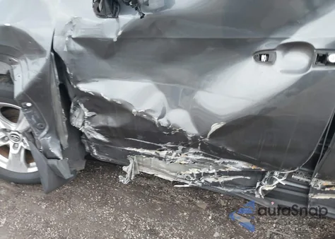 2019 Toyota Rav4 Xle z USA, uszkodzony, nr VIN JTMP1RFV5KD515638